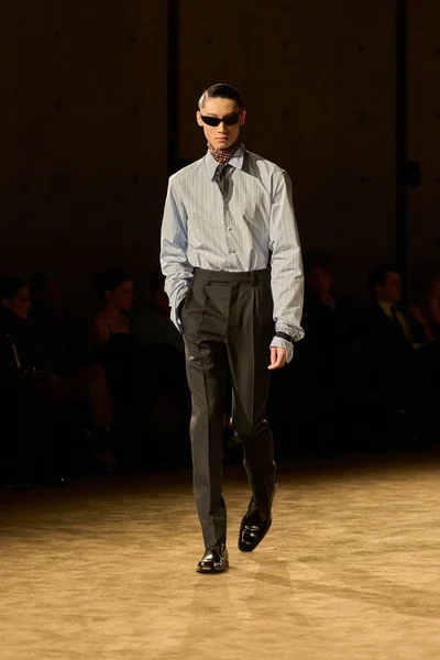 Look 19